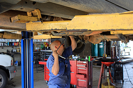 auto repair service transmission oil change brakes road service mechanic lubrication tire repair radiator transmission service